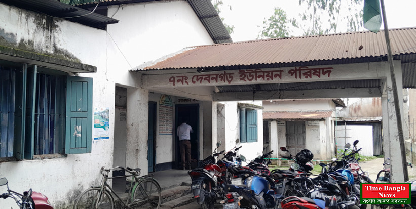 পঞ্চগড়ের তেঁতুলিয়ায় ইজারার সরকারি দরকে বৃদ্ধাঙ্গুলি চেয়ারম্যান ও প্রশাসনিক কর্মকর্তার